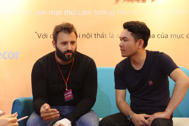 NTK César LECOMTE (trái) và KTS Lê Minh Hưng (phải), Công ty Kenli Furniture Store