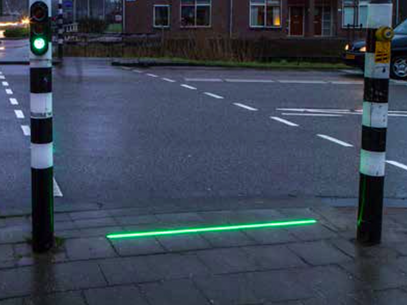 Còn tín hiệu đèn giao thông đặc biệt ở Bodegraven lại được lắp đặt trên mặt vỉa hè