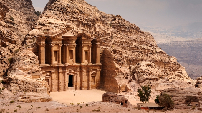 25% trong tổng số tiền khổng lồ thu được từ việc bán vé vào cửa khu Thành cổ Petra được sử dụng cho việc bảo tổn và tôn tại chính nó