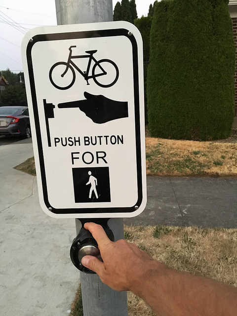 Nút bấm qua đường dành riêng cho làn đường xe đạp