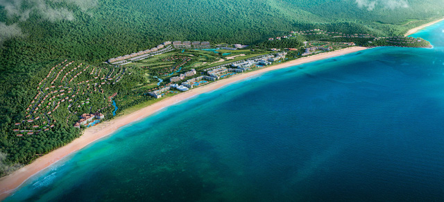Địa thế lý tưởng của khu phức hợp nghỉ dưỡng Laguna Lăng Cô rộng 280 héc-ta với bờ biển dài 3km tại Khu kinh tế Chân Mây hướng ra Biển Đông.
