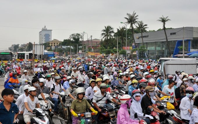 Người dân Việt Nam vẫn đang có 2 lựa chọn phổ biến: hoặc xe máy hoặc ô tô cá nhân
