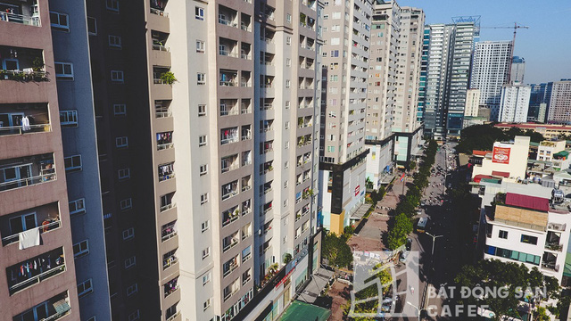  Chung cư BRG Park Residence cũng thuộc khu vực có mật độ xây dựng lớn bậc nhất Hà Nội với hàng loạt những tòa chung cư cao tầng hai bên tuyến đường Lê Văn Lương. 