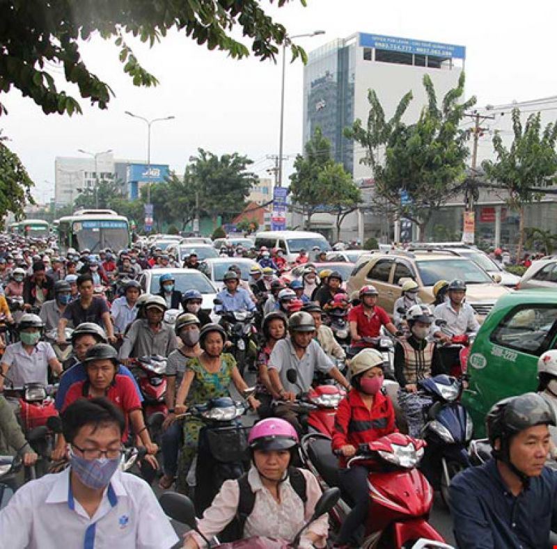 Xe cộ ùn ứ vào giờ cao điểm trên đường Cộng Hòa (quận Tân Bình). Ảnh: Hoàng Giang