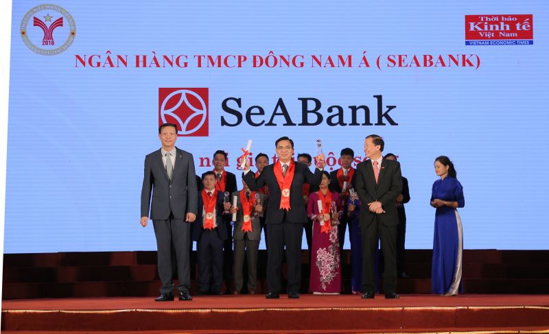 Đại diện SeABank nhận giải Thương hiệu mạnh Việt Nam