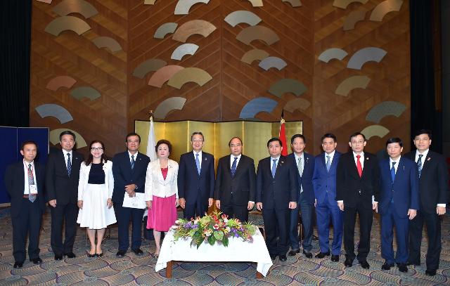 Bà Nguyễn Thị Nga - Chủ tịch Tập đoàn BRG (thứ 5 từ trái qua) trong chuyến thăm và làm việc tại Nhật Bản 