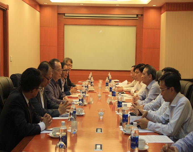 Bộ trưởng GTVT Trương Quang Nghĩa dẫn đầu đoàn công tác làm việc với ông Young Pyo Hong Quyền Chủ tịch Ngân hàng xuất nhập khẩu Hàn Quốc.