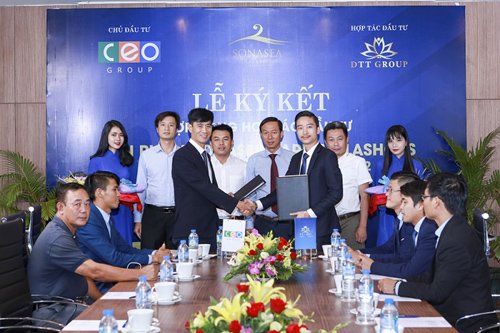ng Nguyễn Văn Thanh (bên phải) - Tổng Giám đốc DTT Group, ông Trần Đạo Đức (bên trái) - Phó Tổng Giám đốc Tập đoàn CEO tại buổi Lễ ký kết