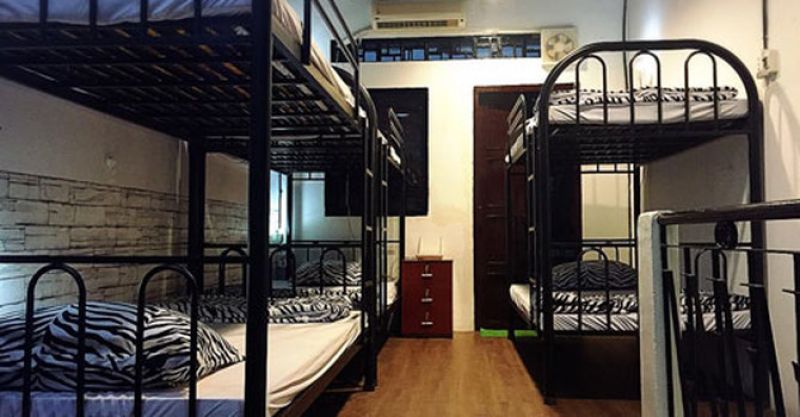 Một dorm cho thuê 150.000 đồng một giường một đêm tại TP HCM được cải tạo lại từ một căn nhà phố cũ diện tích nhỏ, đang quảng bá trên nhiều trang thông tin đặt phòng cho khách du lịch. Ảnh: N.T
