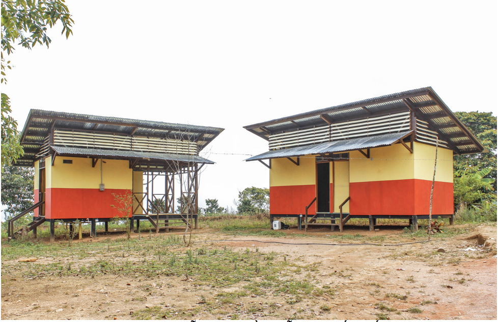 Nhà khung gỗ với mái bằng gỗ ép và giấy thiếc Architectural System for Rural Social Interest Housing / Ensamble de Arquitectura Integral - Magdalena, Colombia
