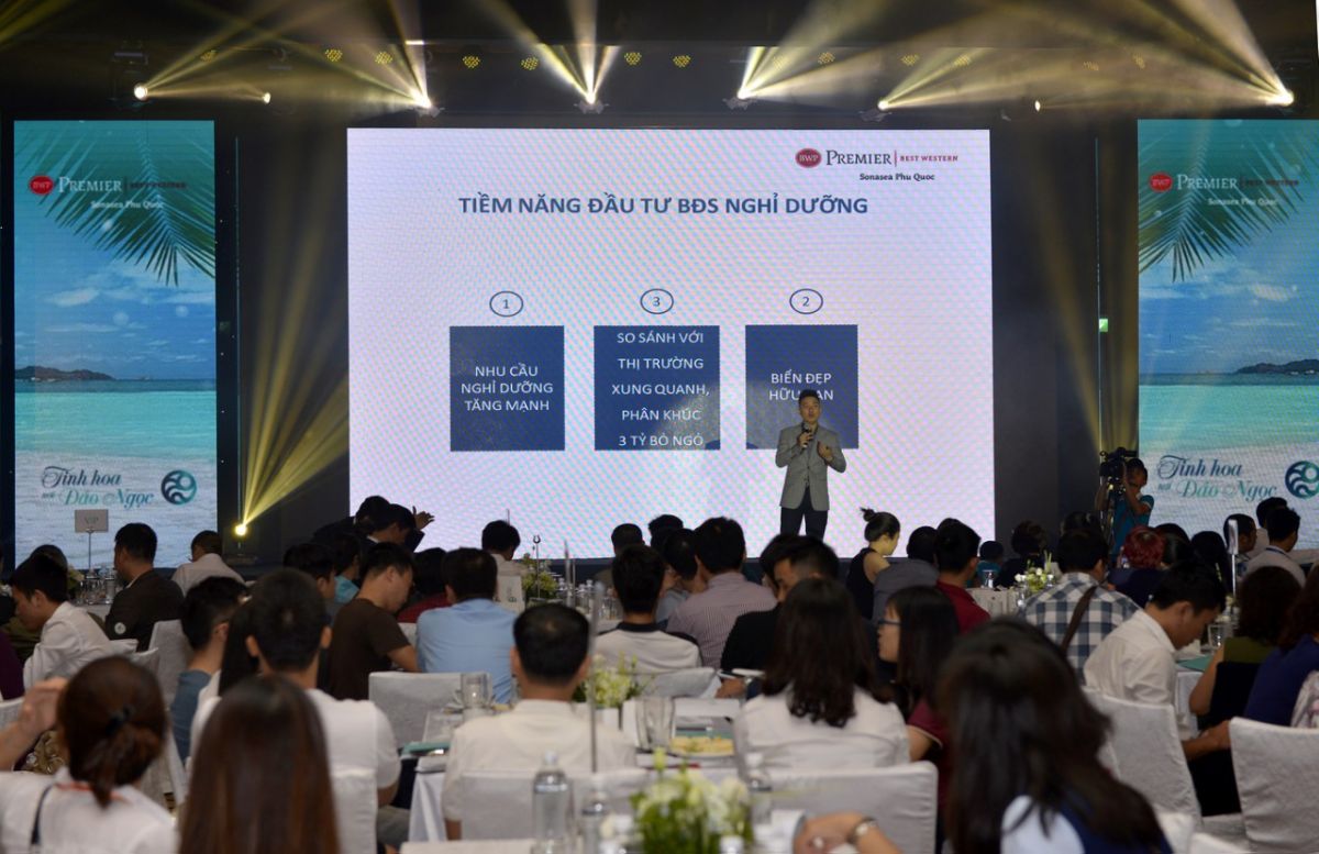 Nhiều nhà đầu tư đã ra quyết định ngay tại sự kiện khi trải nghiệm phần mềm holoreal và lắng nghe chia sẻ từ đại diện chủ đầu tư về cơ hội đầu tư tại Phú Quốc    