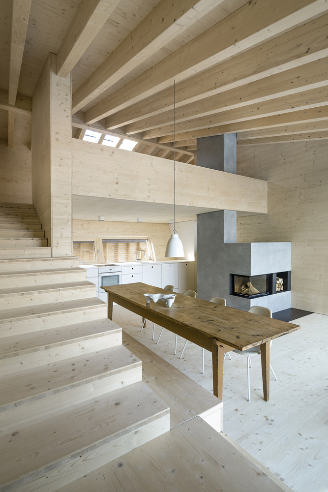Dù là màu trầm hay màu sáng, gỗ cũng mang lại cảm giác ấm cúng cho căn nhà.  (ảnh:Pit House / UID Architects)