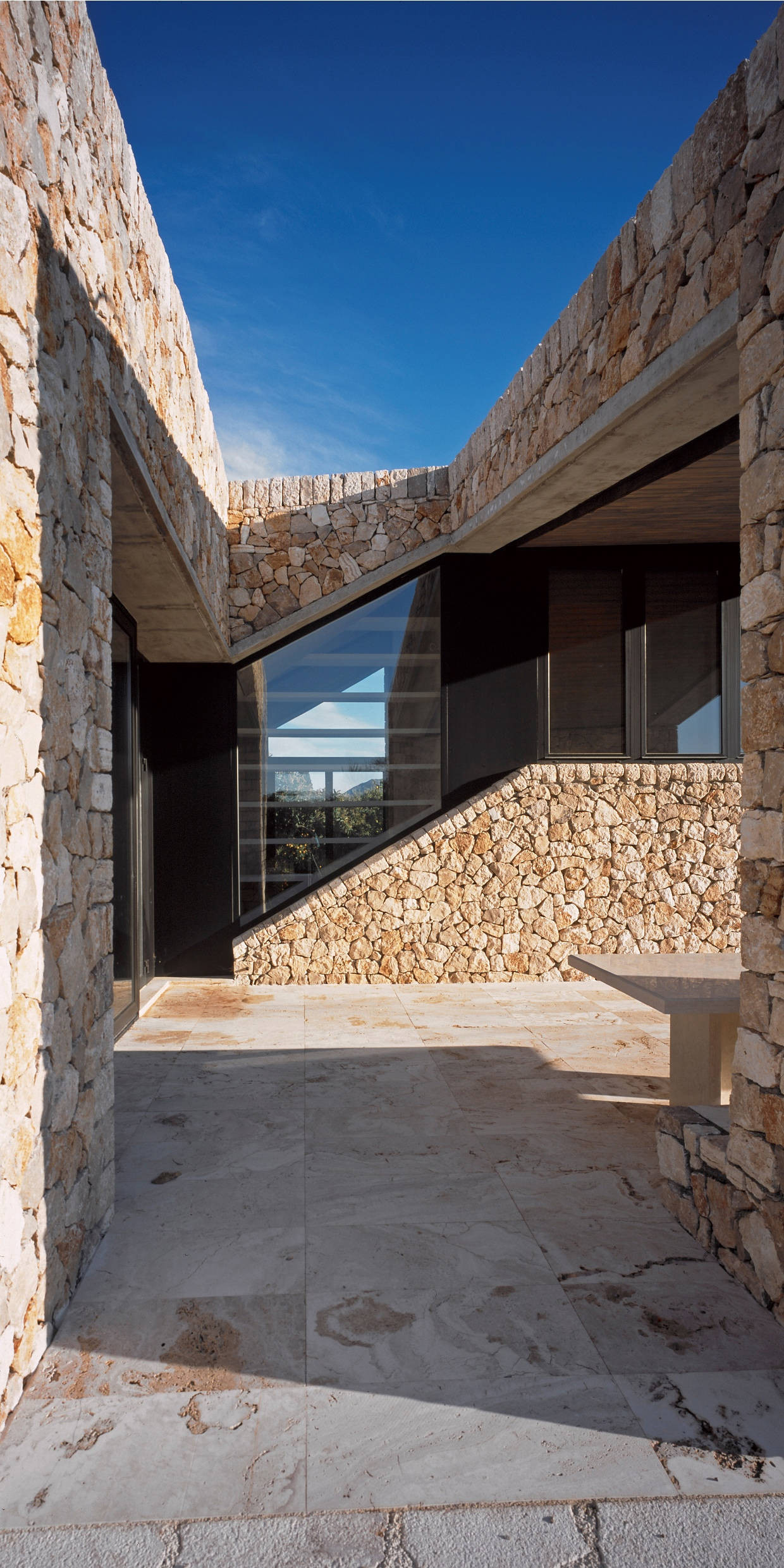 Rodia Stone House / Nikos Smyrlis Architect