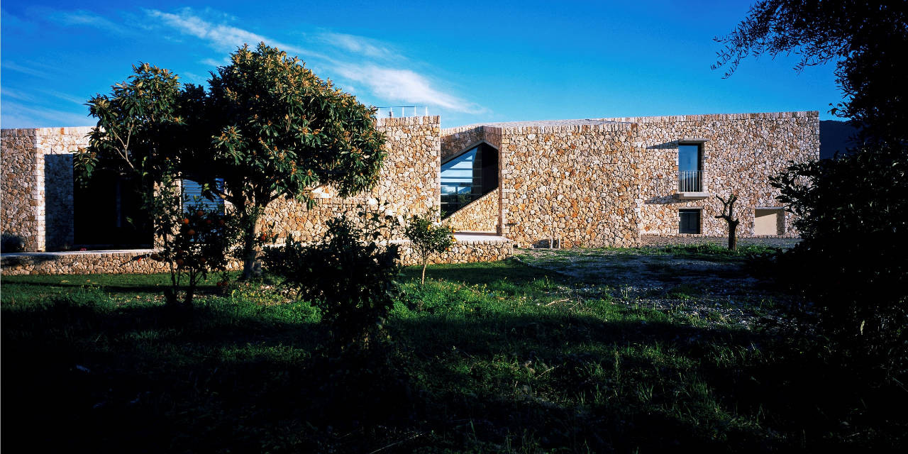 Rodia Stone House / Nikos Smyrlis Architect