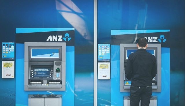 Trước khi bán lại mảng bán lẻ cho Shinhanbank Việt Nam, ANZ là ngân hàng ngoại có nhiều điểm ATM nhất tại Việt Nam. Ảnh minh họa: Anz. 