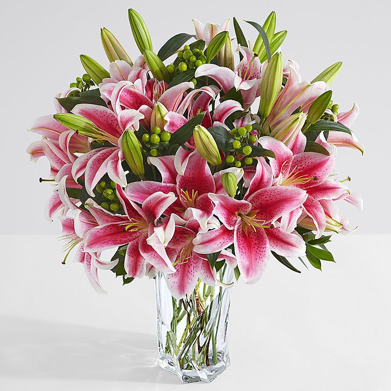 Hoa ly là loại hoa tươi lâu, bền màu, thơm, nở đẹp, Hoa ly thường được dùng để bày Tết. 