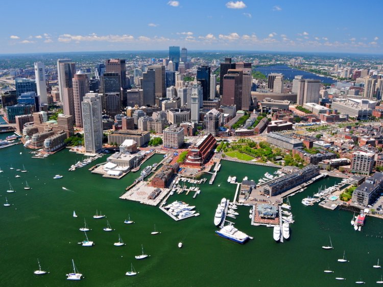 Boston, Massachusetts 
Giá niêm yết trung bình: 3,995 triệu USD 
Giá bán cao nhất: 13 triệu USD
Giá trung bình mỗi foot vuông:1.006USD