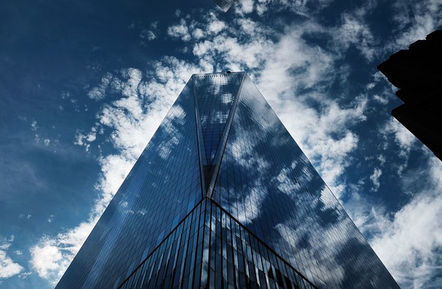Được thiết kế bởi Skidmore, Owings & Merrill, trung tâm thương mại One World chính thức khai trương vào cuối năm 2014. Với chiều cao 1.776 feet, tòa nhà này hiện là công trình cao nhất Tây bán cầu.