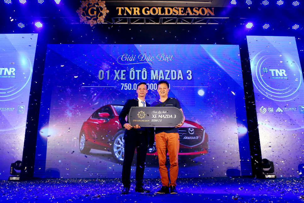 Anh Nguyễn Duy Hải - khách hàng may mắn trúng chiếc Mazda 3 Sedan 2.0 tại sự kiện