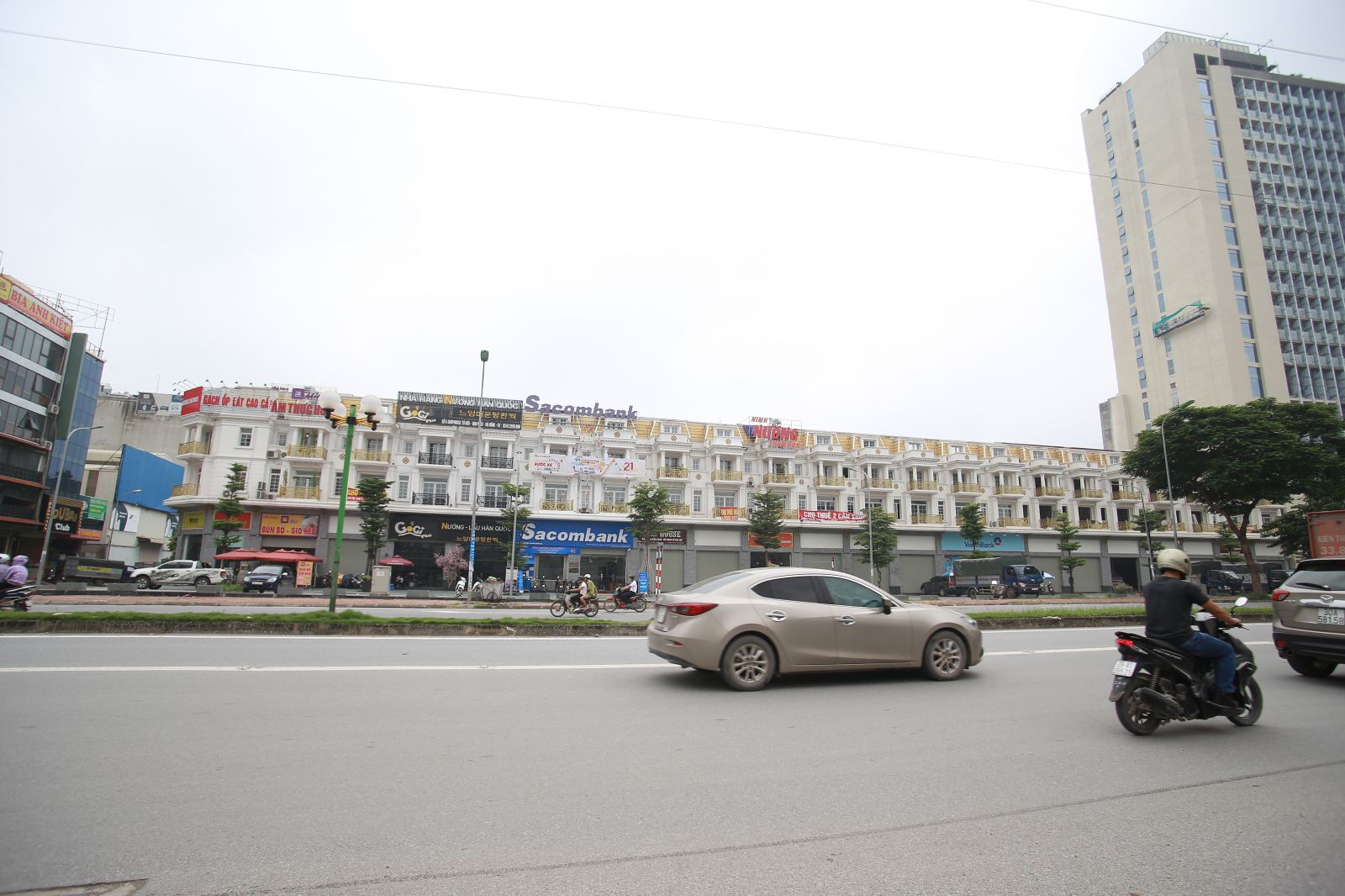 Thị trường bất động sản Hà Nội có nhiều dự án shophouse với các tiện ích đầy đủ, mức giá phù hợp. Ảnh: Đỗ Linh.