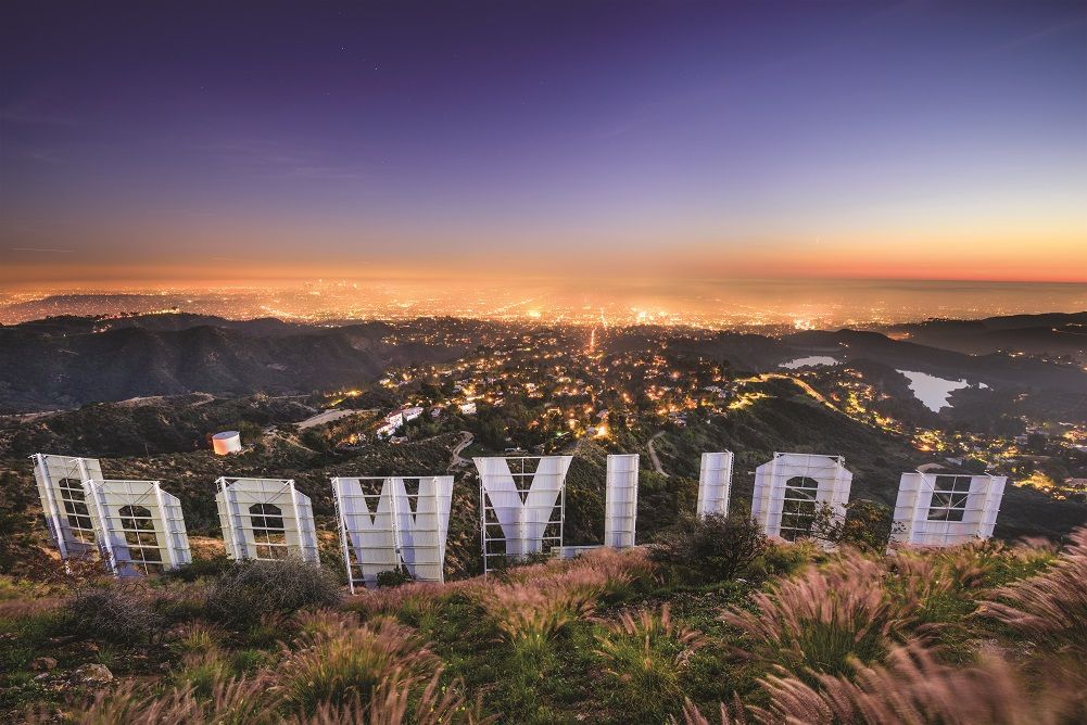 Với khí hậu California ấm áp và sức quyến rũ của thế giới ngôi sao điện ảnh, Los Angeles đã trở thành một địa điểm rất được yêu thích của các nhà đầu tư nước ngoài trong lĩnh vực bất động sản