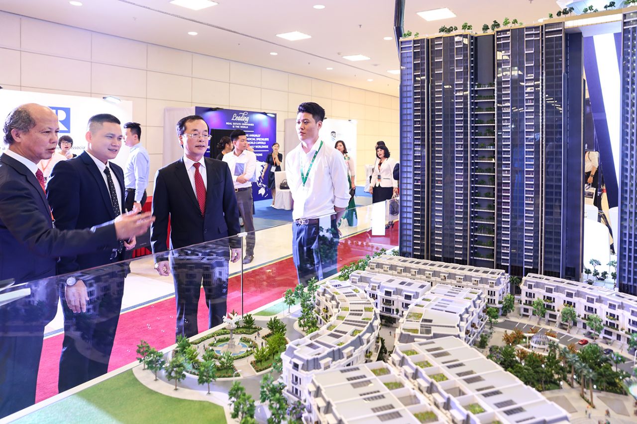 Bộ Trưởng Bộ Xây dựng Phạm Hồng Hà đánh giá cao BĐS 4.0 của Sunshine Group.