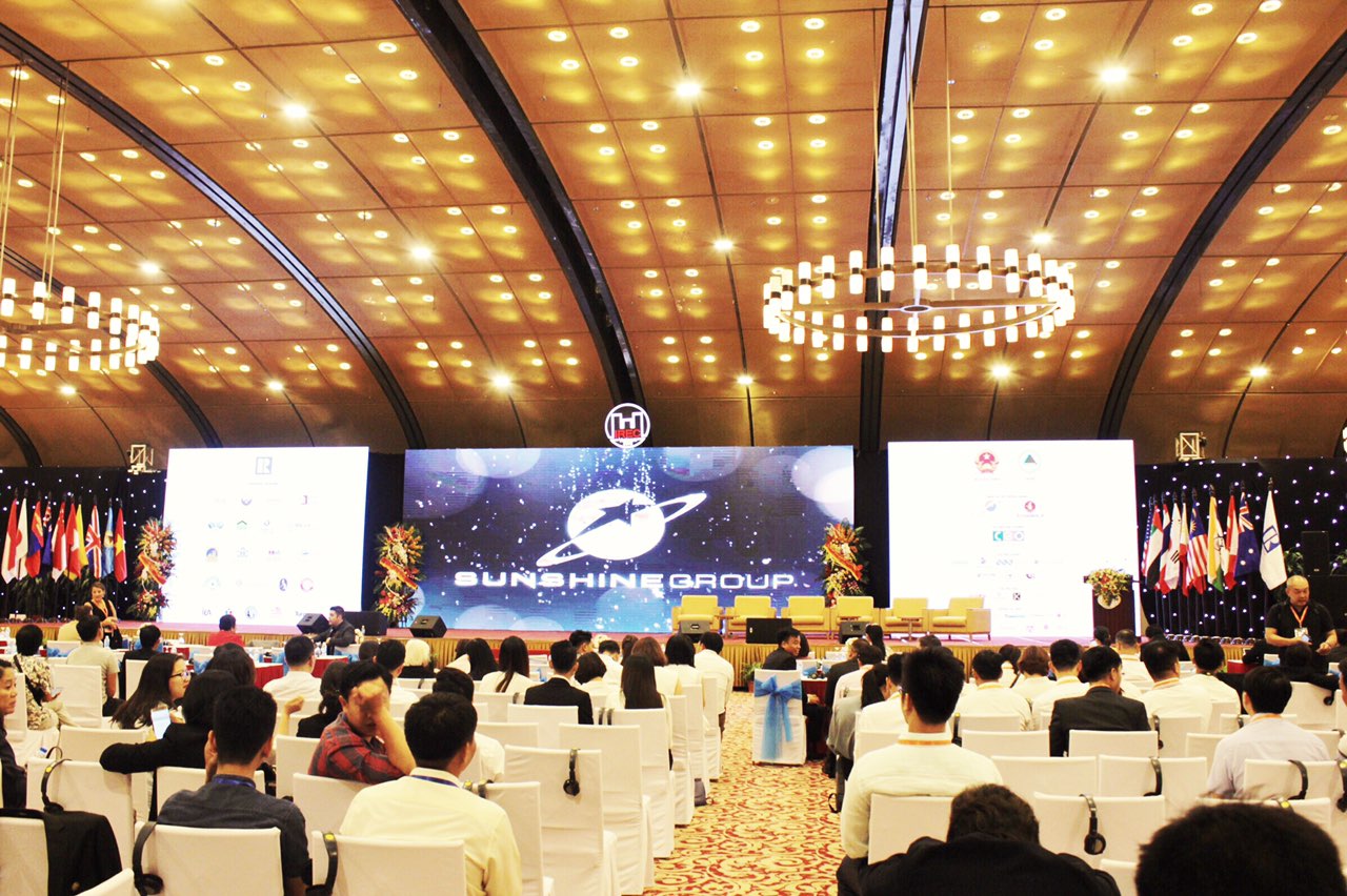 Hội nghị Bất động sản quốc tế IREC 2018 đã chính thức khai mạc vào sáng ngày 6/9/2018. Đây là sự kiện tầm cỡ quốc tế và có ảnh hưởng quan trọng trong lĩnh vực bất động sản Việt Nam.
