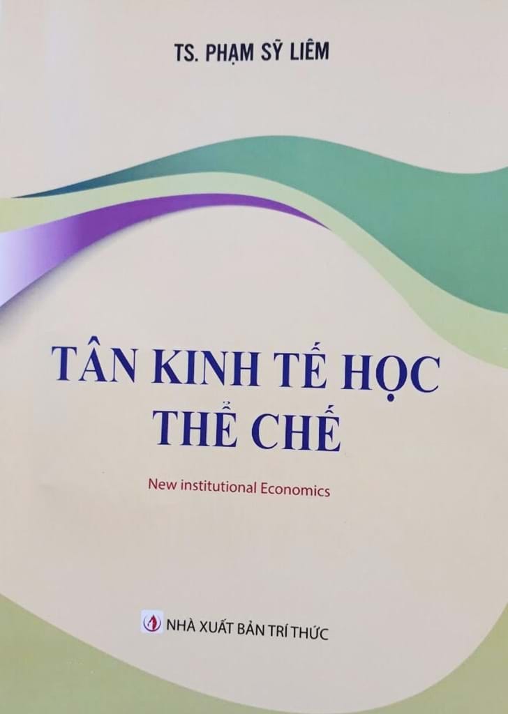 “Tân kinh tế học thể chế” được nhiều chuyên gia đánh giá là nghiên cứu công phu, với hơn 200 tài liệu nước ngoài cùng rất nhiều tài liệu, văn kiện của Việt Nam. Ảnh: CTV