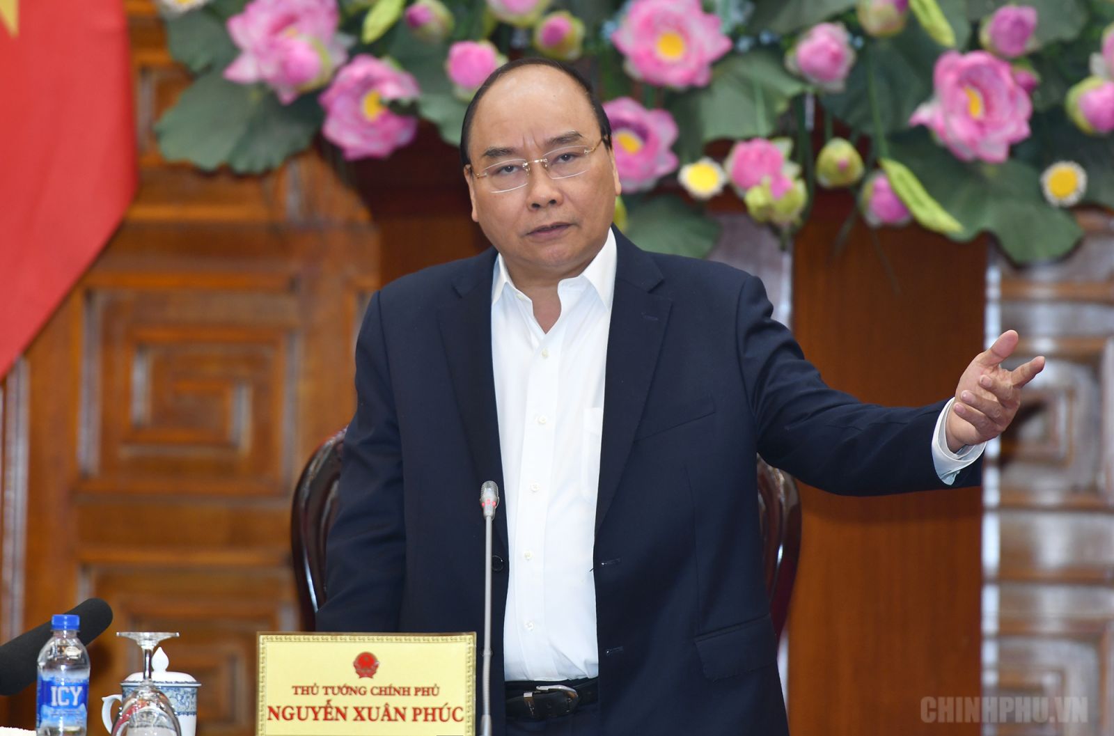 Thủ tướng Nguyễn Xuân Phúc chủ trì cuộc họp Thường trực Chính phủ bàn về một số công tác của Tiểu ban kinh tế-xã hội. Ảnh: VGP/Quang Hiếu