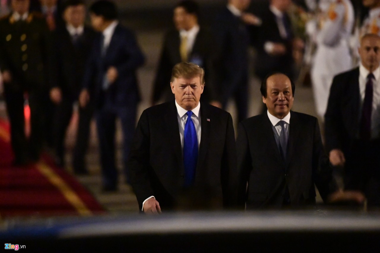 Đây là lần thứ hai ông Trump tới Việt Nam trên cương vị tổng thống, sau chuyến đi lần đầu vào năm 2017, tham dự Hội nghị cấp cao APEC tại Đà Nẵng.