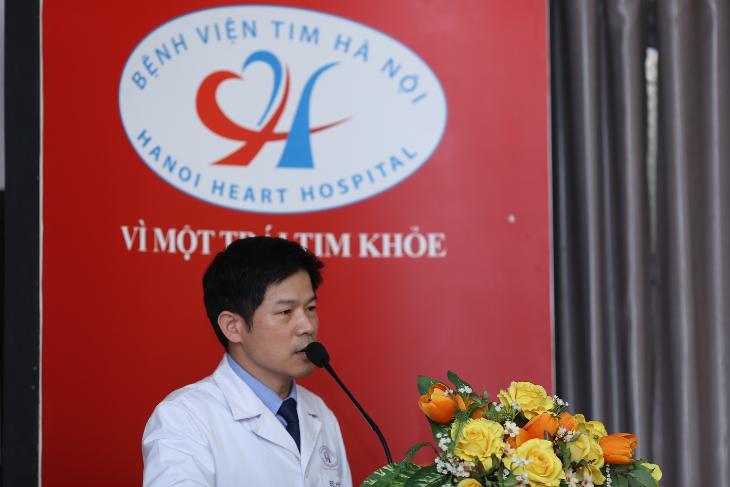 Tiến sĩ Nguyễn Sinh Hiền – Phó Giám đốc bệnh viện tim Hà Nội phát biểu tại chương trình