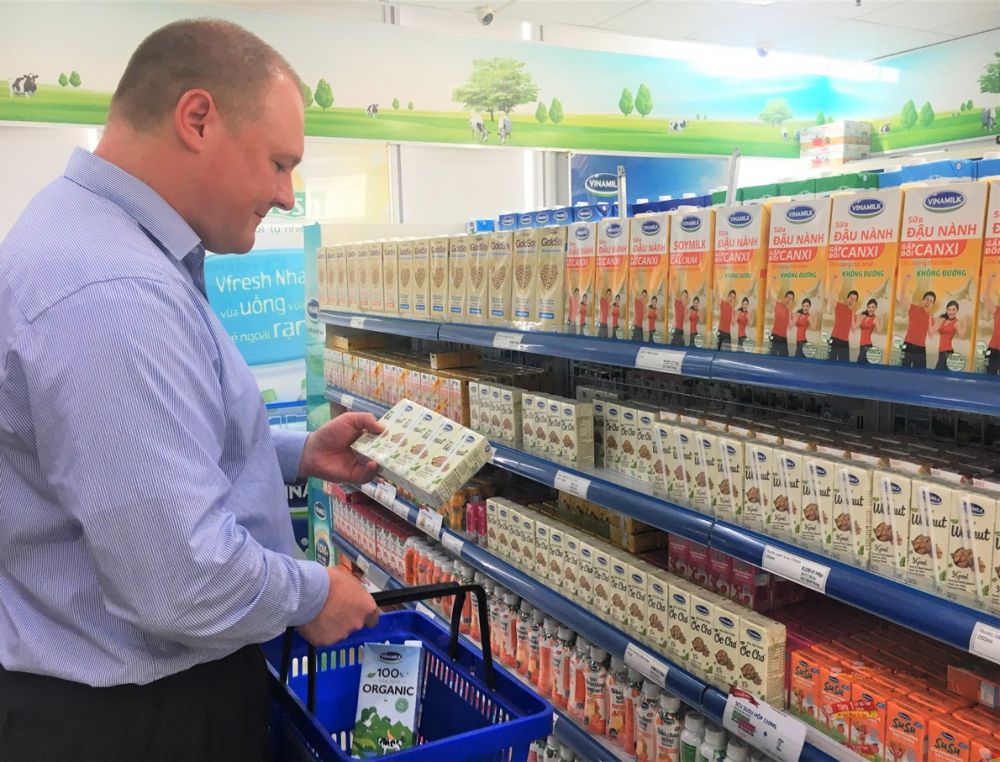 Nhiều khách hàng đang dần lựa chọn sữa hạt Vinamilk thay cho các loại sữa truyền thống.