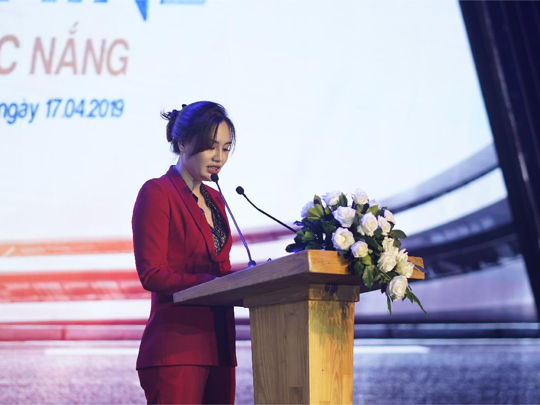 Bà Đỗ Thị Hồng Nhung - TGĐ Sunshine Sài Gòn, đại diện chủ đầu tư đã gửi lời cảm ơn tới các chiến binh sales luôn đồng hành cùng Sunshine Group
