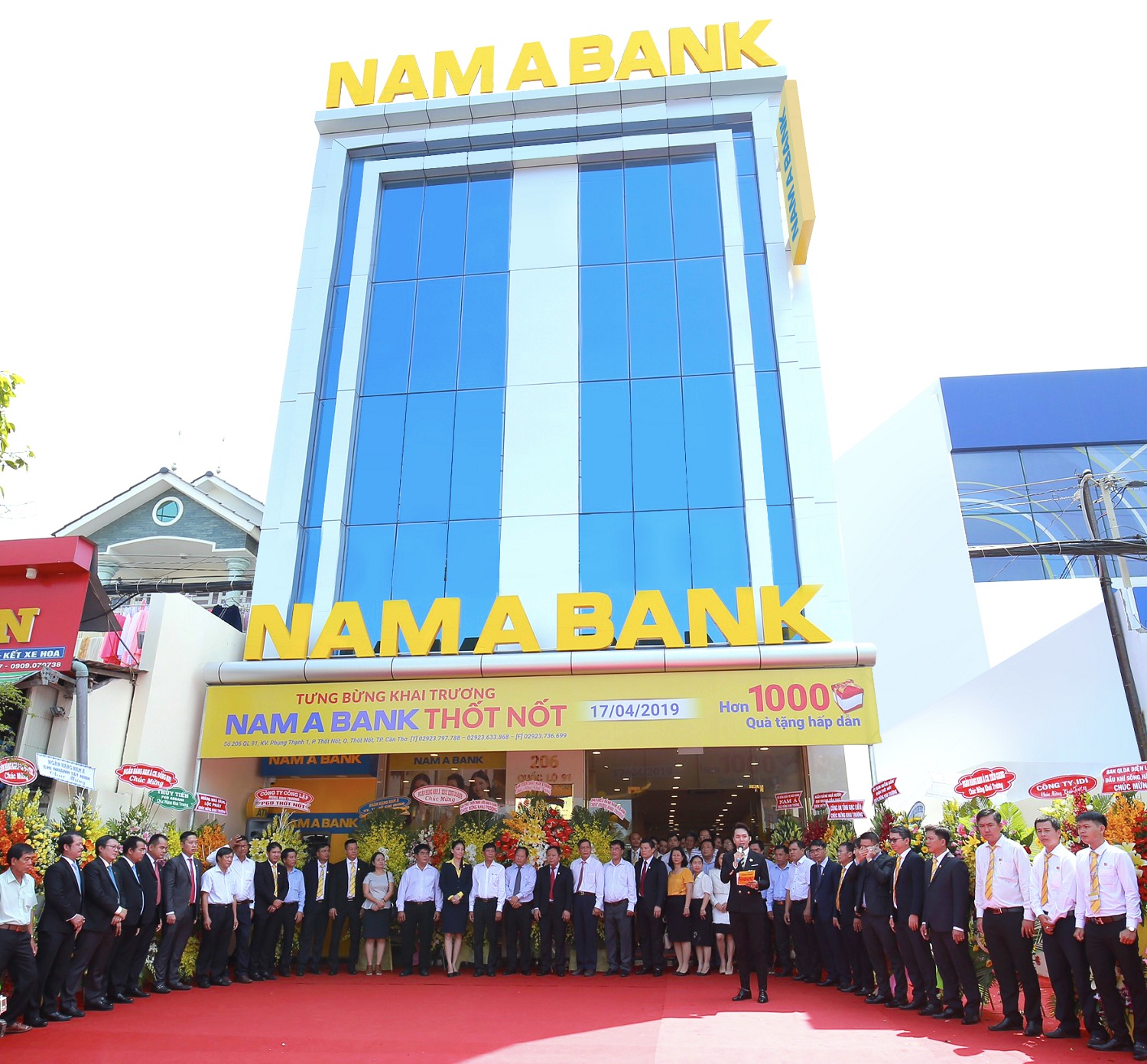 Nam A Bank Thốt Nốt được xây dựng với kiến trúc khang trang, mô hình ngân hàng hiện đại mang đến sự thuận tiện cho khách hàng giao dịch.