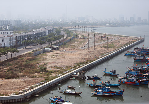 Dự án bất động sản lấn sông Hàn (Đà Nẵng) đã được thành phố điều chỉnh quy hoạch giảm mật độ xây dựng nhà cao tầng. Ảnh: Nguyễn Đông.