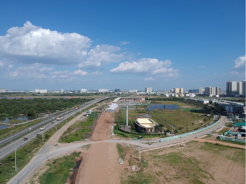 Sau 2 năm xây dựng, tuyến song hành cao tốc TP.HCM - Long Thành - Dầu Giây dần hình thành, tạo thêm động lực cho sự phát triển bất động sản khu vực.
