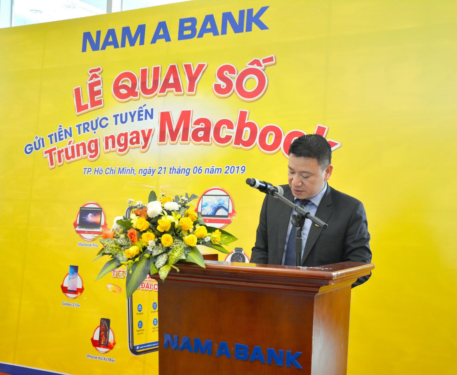 Ông Hoàng Việt Cường – Giám đốc Khối kinh doanh Nam A Bank phát biểu tại  Lễ quay số.