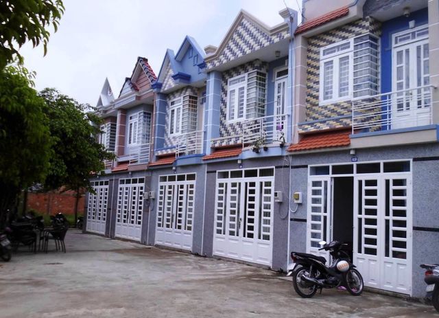 Một dãy “nhà ba chung” ở quận Bình Tân đã được bán hết cho người dân