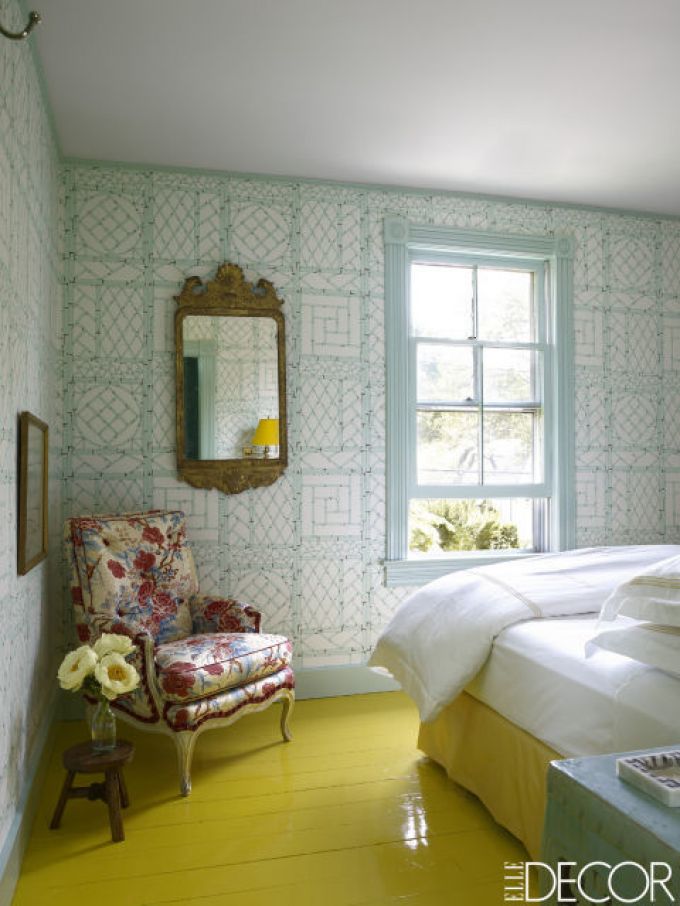 Sử dụng màu vàng chanh là một lựa chọn khá nguy hiểm trong các thiết kế nhà ở nếu không biết cách phối hợp với nội thất và các phụ kiện trang trí khác. Tuy nhiên, căn phòng với sàn nhà được sơn màu vàng chanh này sẽ khiến bạn phải thay đổi suy nghĩ của mình.