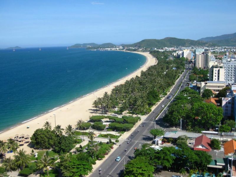 Là một thành phố ven biển, với đường bờ biển dài khoảng 30km, Đà Nẵng sở hữu rất nhiều bãi biển đẹp