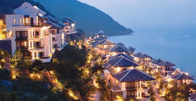 Khu nghỉ dưỡng cao câp InterContinental Danang Sun Peninsula Resort tọa lạc trên sườn đồi
