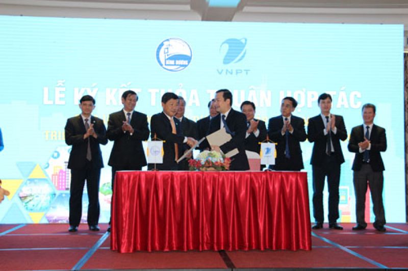 Lễ ký kết thỏa thuận hợp tác giữa UBND tỉnh và Tập đoàn VNPT.