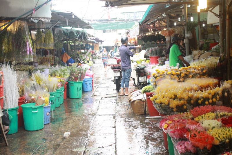 Chợ hoa Hồ Thị Kỷ là chợ hoa lâu đời nhất tại TPHCM.