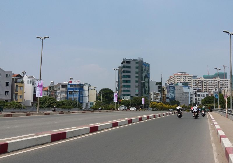 Do việc sửa chữa đường Nguyễn Hữu Cảnh là một trong những dự án cấp bách, có ý nghĩa rất quan trọng thuộc Chương trình Giảm ùn tắc giao thông