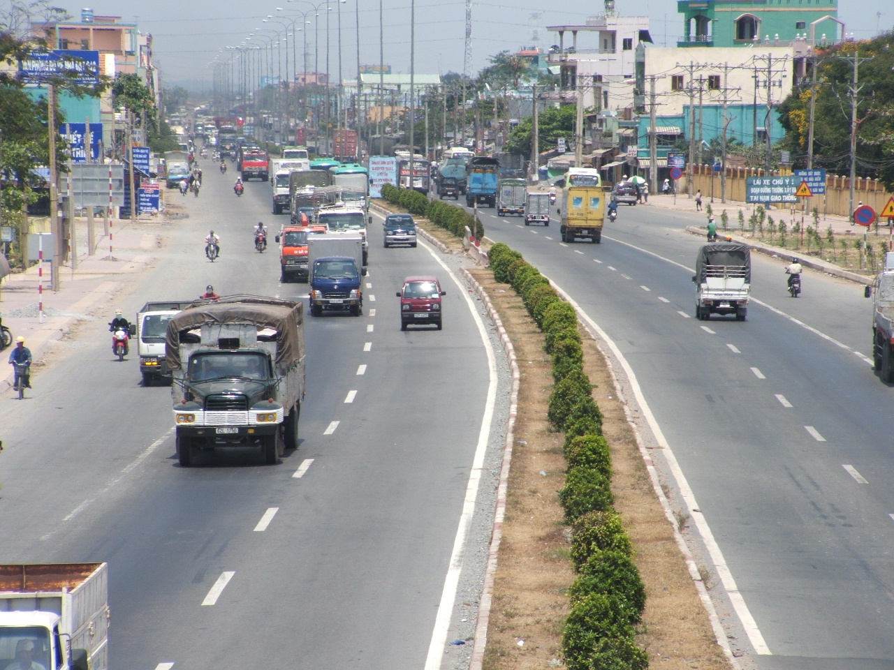 Quốc lộ 1A chạy qua địa bàn huyện Thanh Trì, Hà Nội. Ảnh minh họa