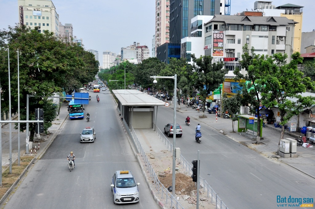 Liên ngành Công an và Giao thông Hà Nội vừa đề xuất cấm hàng loạt tuyến đường để chạy thử tuyến xe buýt nhanh từ Kim Mã - bến xe Yên Nghĩa. Ảnh minh họa