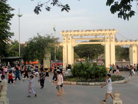 Công viên Thống Nhất, Hà Nội. Ảnh minh họa