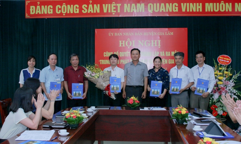 Lễ ra mắt Trung tâm phát triển quỹ đất huyện Gia Lâm.