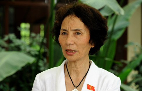 Bà Bùi Thị An, ĐBQH khóa XIII trao đổi với Reatimes.