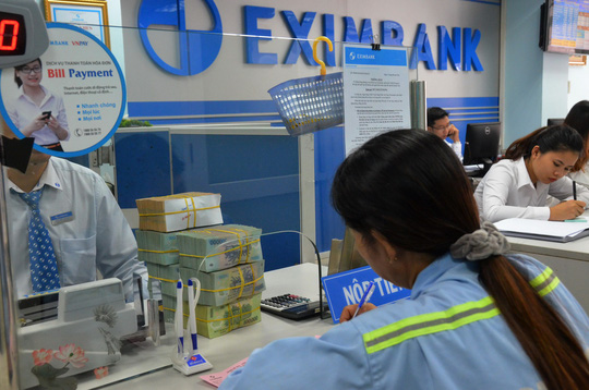 Eximbank cần rà soát lại toàn bộ hệ thống khi để lãnh đạo cấp cao lừa đảo khách hàng